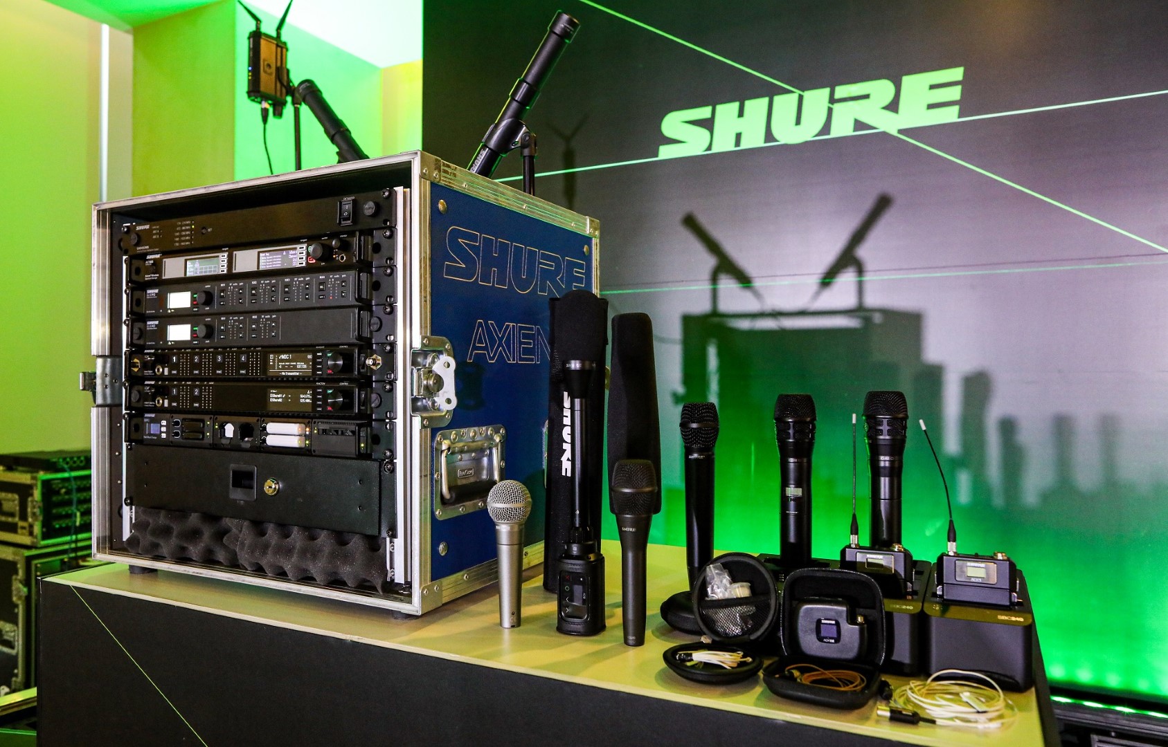 Shure Launches the ADX5D Portable Receiver in the Middle East 