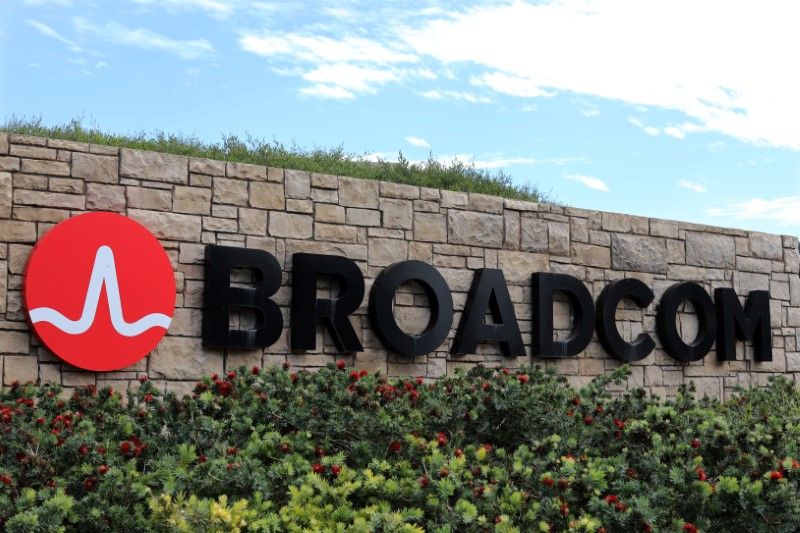 Photo of US President Donald Trump Blocks Broadcom’s Proposed Takeover of Qualcomm